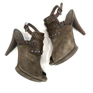 B. MAKOWSKY Heeled Sandals